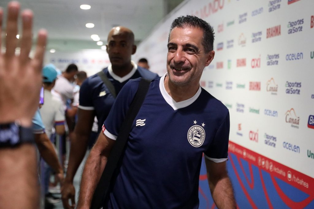 Após a derrota do Bahia, o ex-treinador tricolor Renato Paiva aparece nas redes sociais para rebater com ironia, as críticas da Nação Tricolor sobre seu trabalho