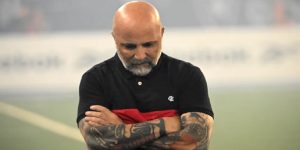 Após reunião com a diretoria, o Flamengo demitiu o técnico Jorge Sampaoli antes da partida contra o Bahia, pelo Brasileirão