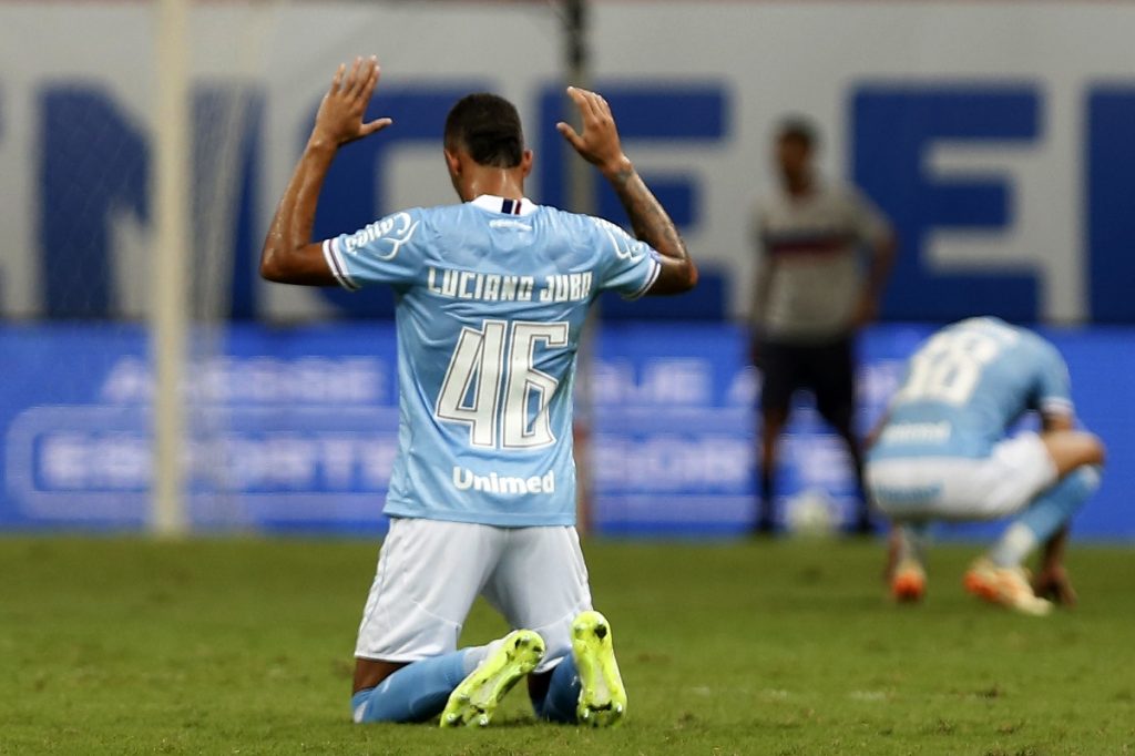 Luciano Juba faz sua estreia pelo Bahia. Ele lamenta o resultado de empate com o Vasco e prega trabalho para o Esquadrão sair do Z-4