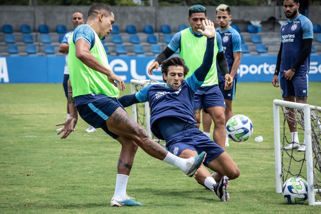 Com Ceni, Bahia encerra preparação para partida contra o Coritiba. Suspensão de zagueiro abre disputa por titularidade