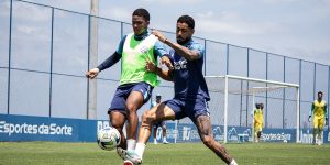 Penúltimo treino do Bahia é marcado por novas atividades táticas comandadas pela equipe do técnico Rogério Ceni. No auditório, os jogadores foram orientados sobre os pontos fortes e fracos do Flamengo, próximo adversário