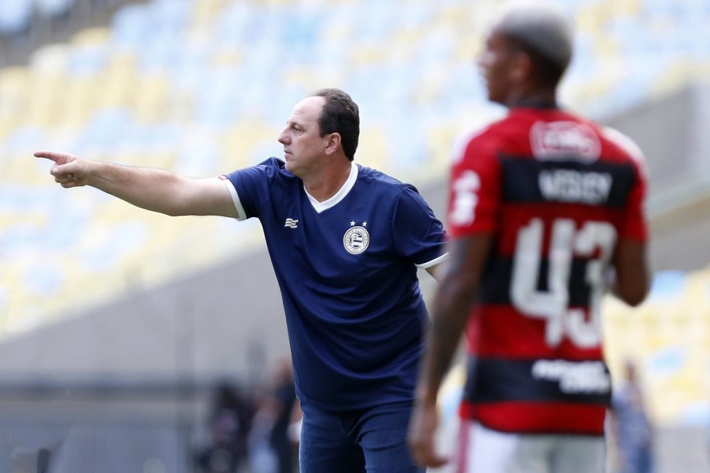 Após os lances polêmicos no Maracanã, o técnico Rogério Ceni comenta a atuação da arbitragem na derrota do Bahia para o Flamengo. De acordo com o técnico tricolor, as ações da arbitragem interferiram no resultado