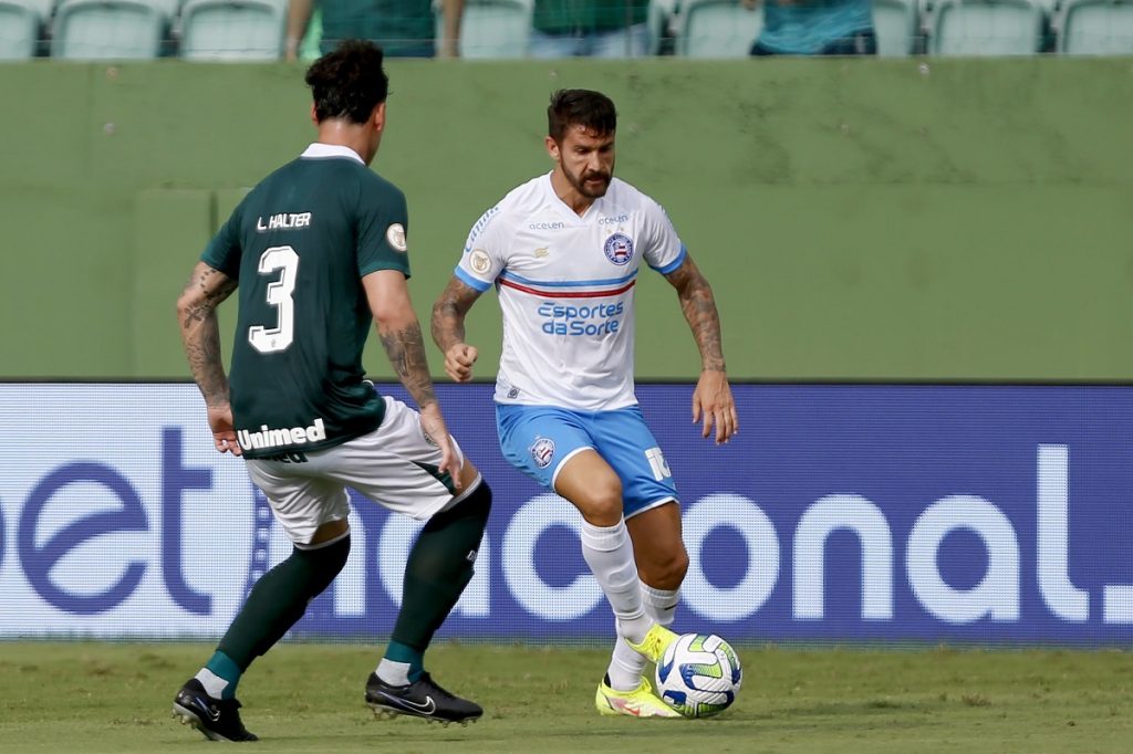 Após jogo eletrizante de 10 gols, Everaldo comenta grande atuação com três gols e uma assistência contra o Goiás 