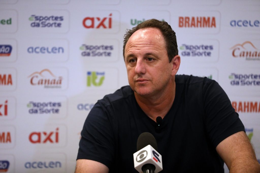 Ceni lamenta desfalque de meia e comenta perigo de perder mais jogadores do Bahia na reta final do Brasileirão: "alguém vai ter suspensão"