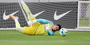 Goleiro Marcos Felipe lamenta maus resultados do Bahia fora de casa e projeta reta final do Brasileirão, com o Esquadrão na Sul-americana